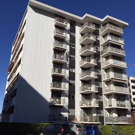 T2 Bis Avec Balcon Et Parking A Apartment *